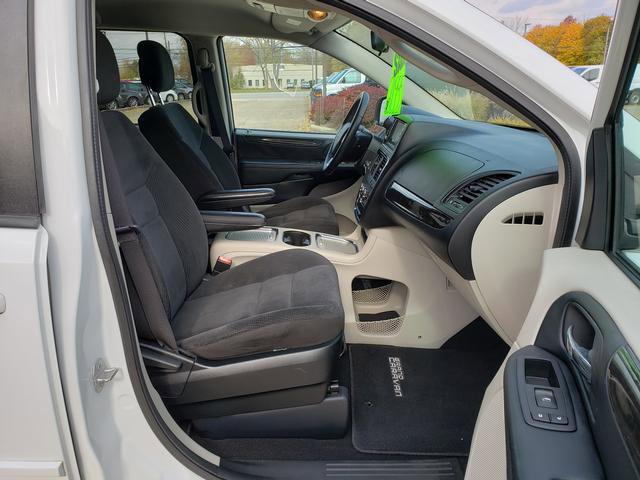 Used 2016 Dodge Grand Caravan SXT w/ Rear Park Assist Package image 16