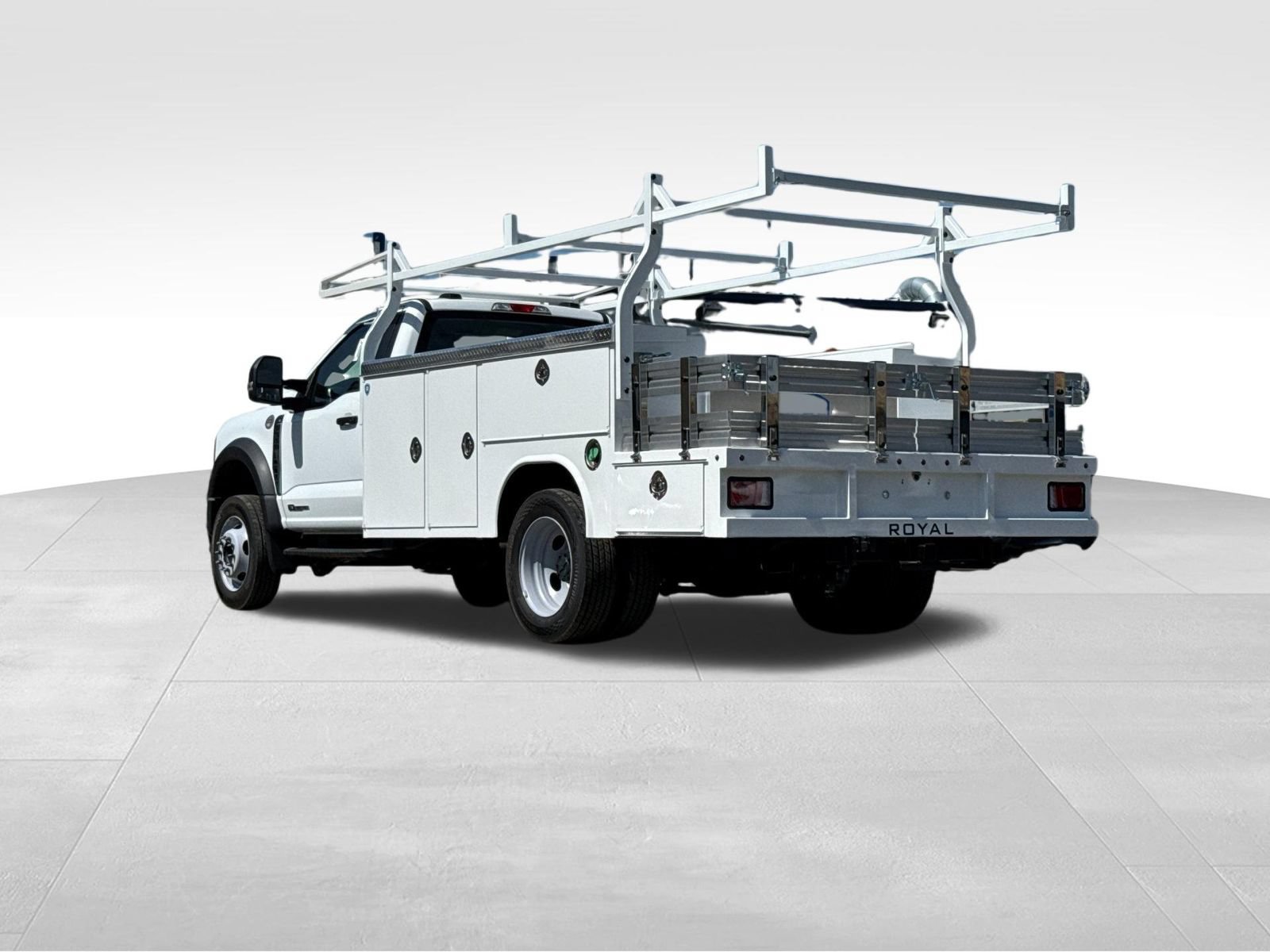Used 2024 Ford F550 Luxury RWD image 5