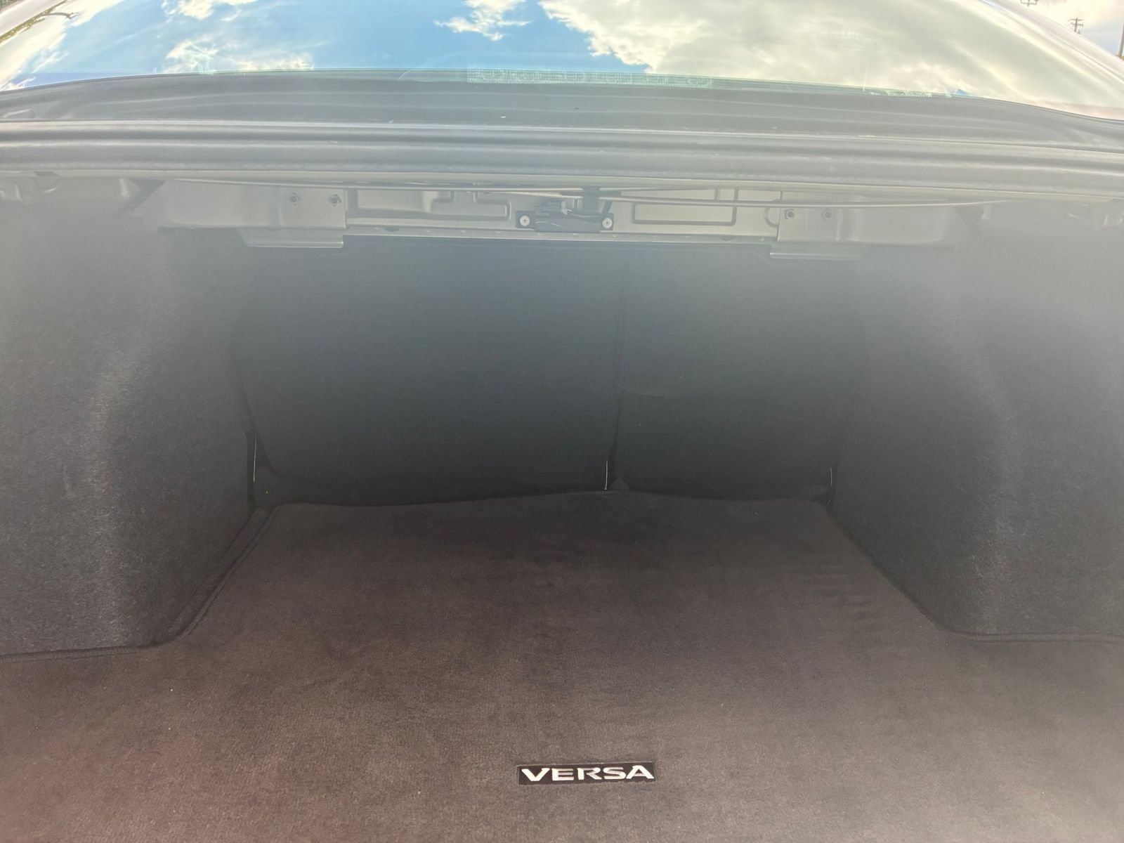 Used 2025 Nissan Versa SV FWD image 21