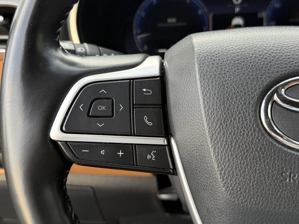 Used 2023 Toyota Highlander Platinum image 25