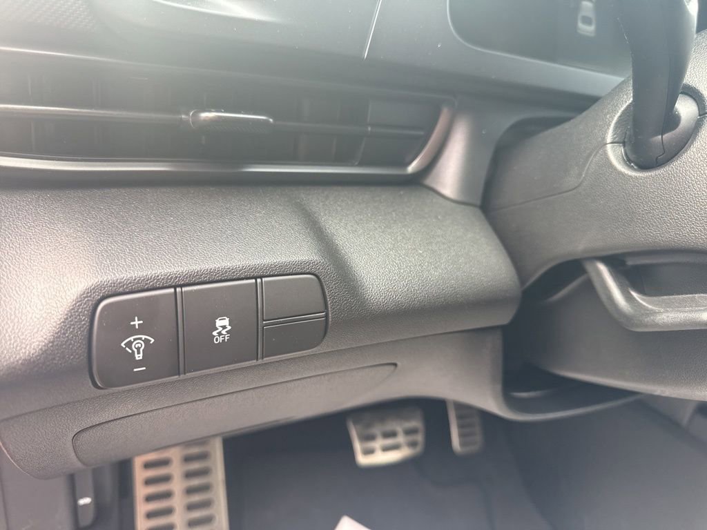 Certified 2025 Hyundai Elantra Sport image 15