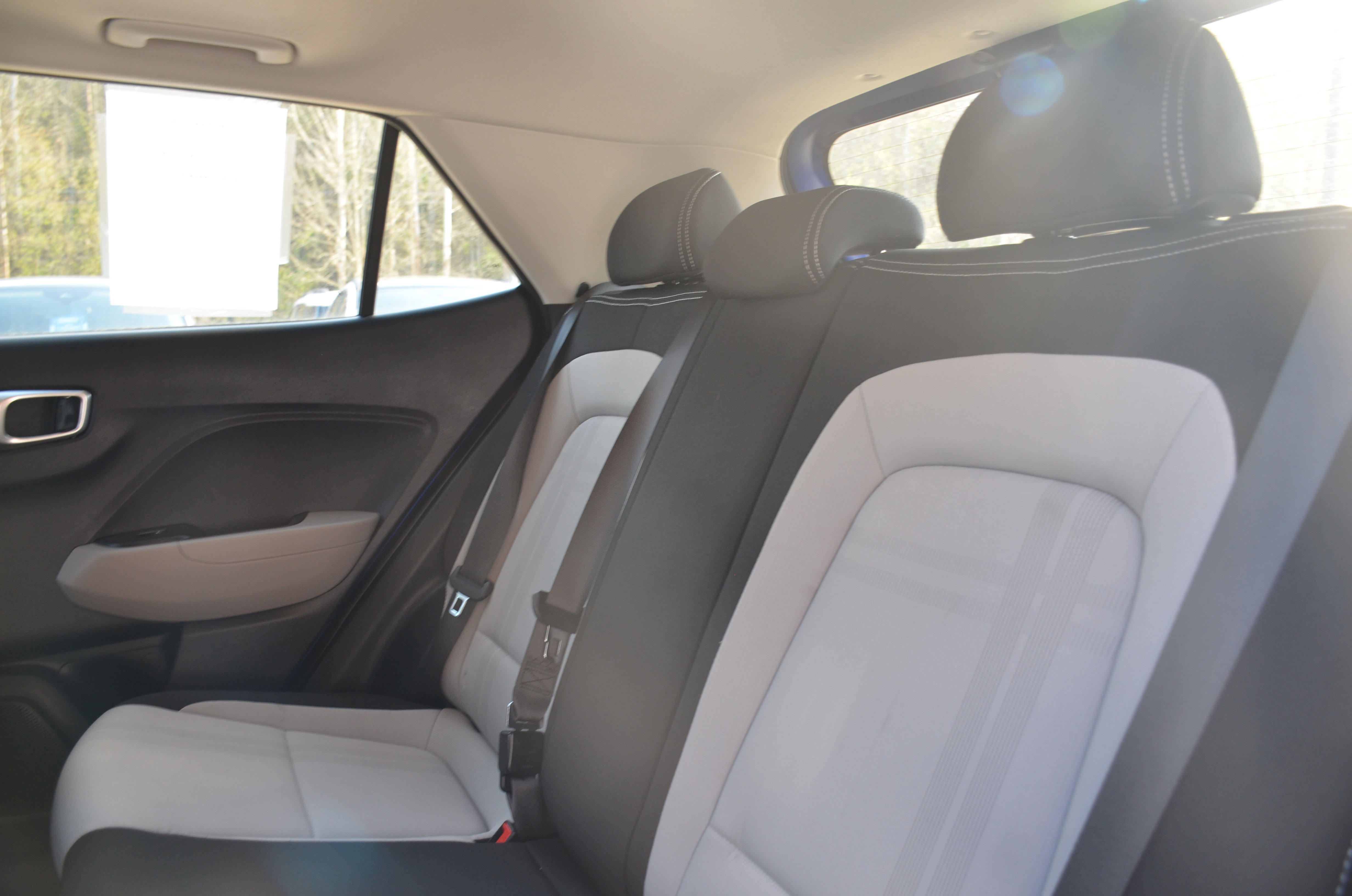 Used 2024 Hyundai Venue SEL image 17