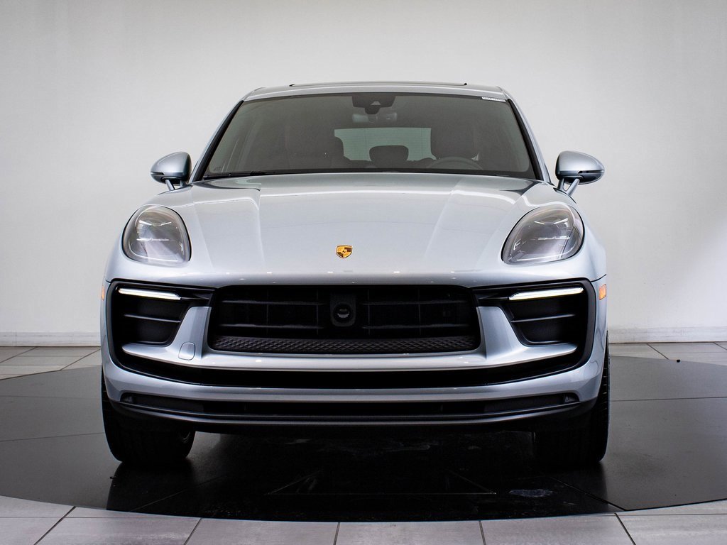 Certified 2025 Porsche Macan image 11