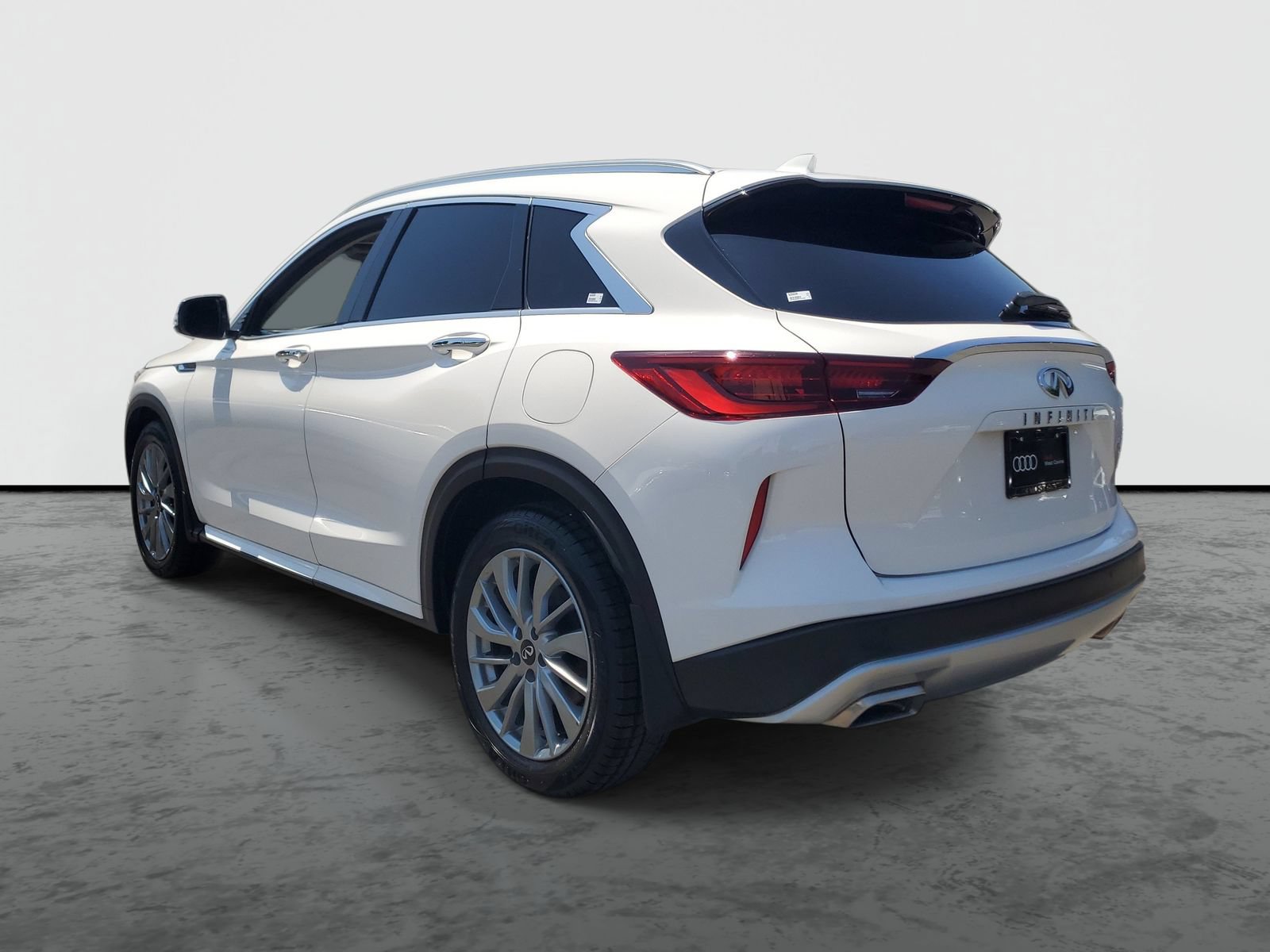 Used 2023 INFINITI QX50 Luxe FWD image 3