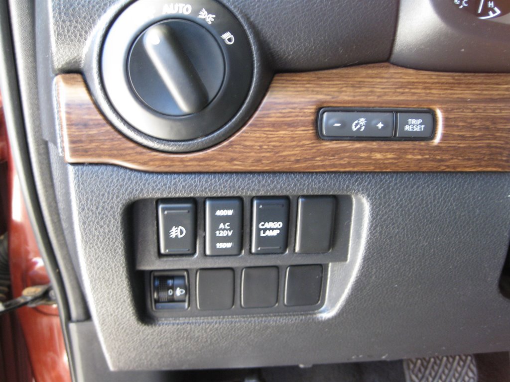 Used 2019 Nissan Titan Platinum Reserve image 16