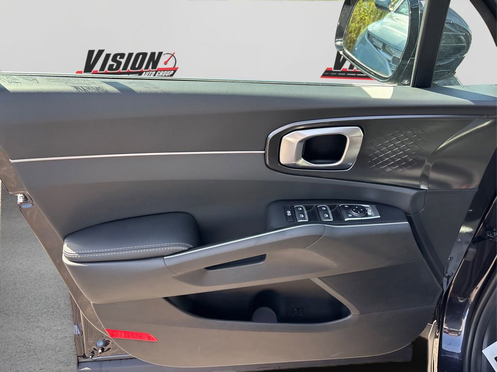 New 2025 Kia Sorento S image 12