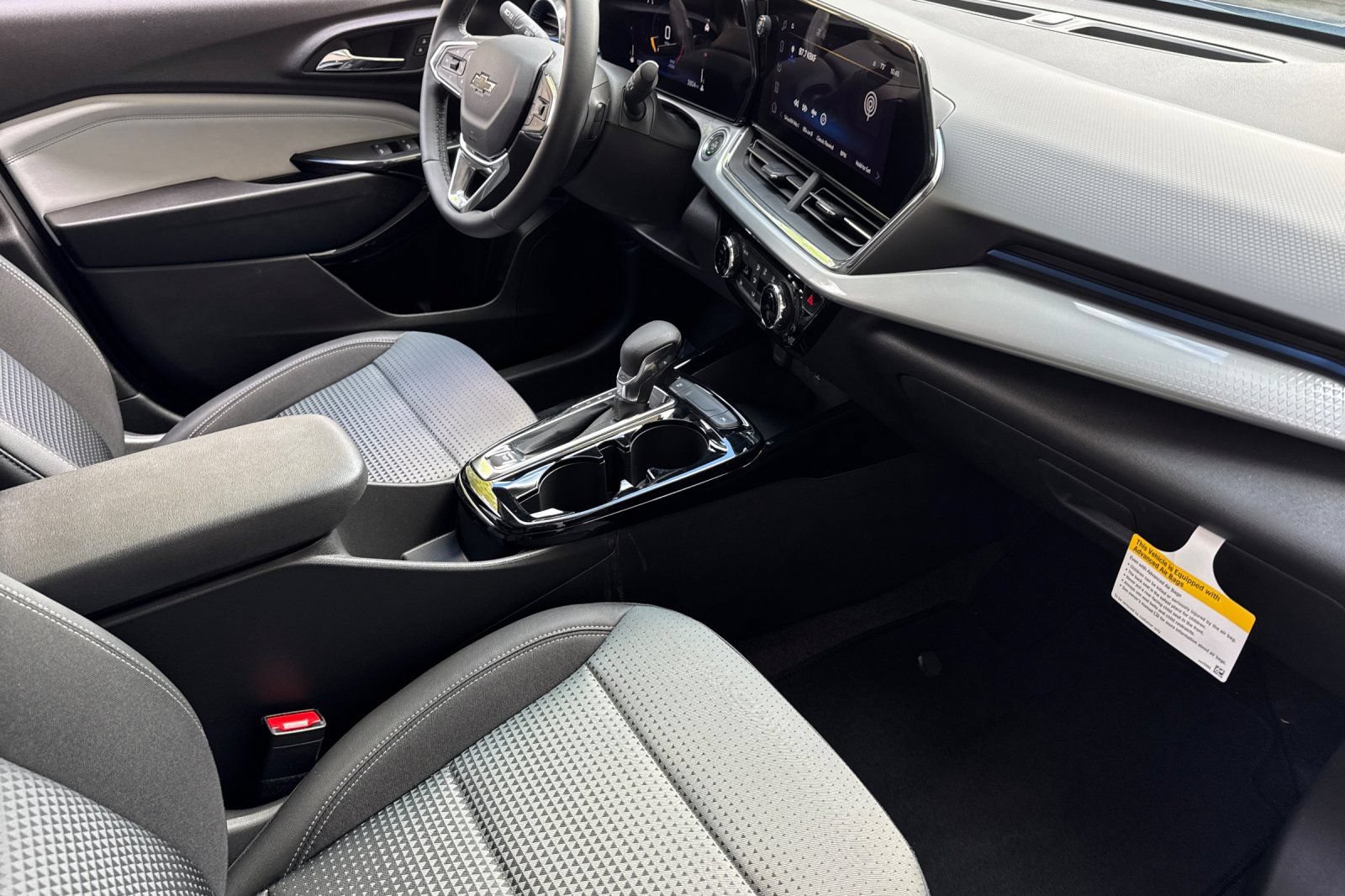Used 2026 Chevrolet Trax LT w/ Midnight Edition FWD image 19