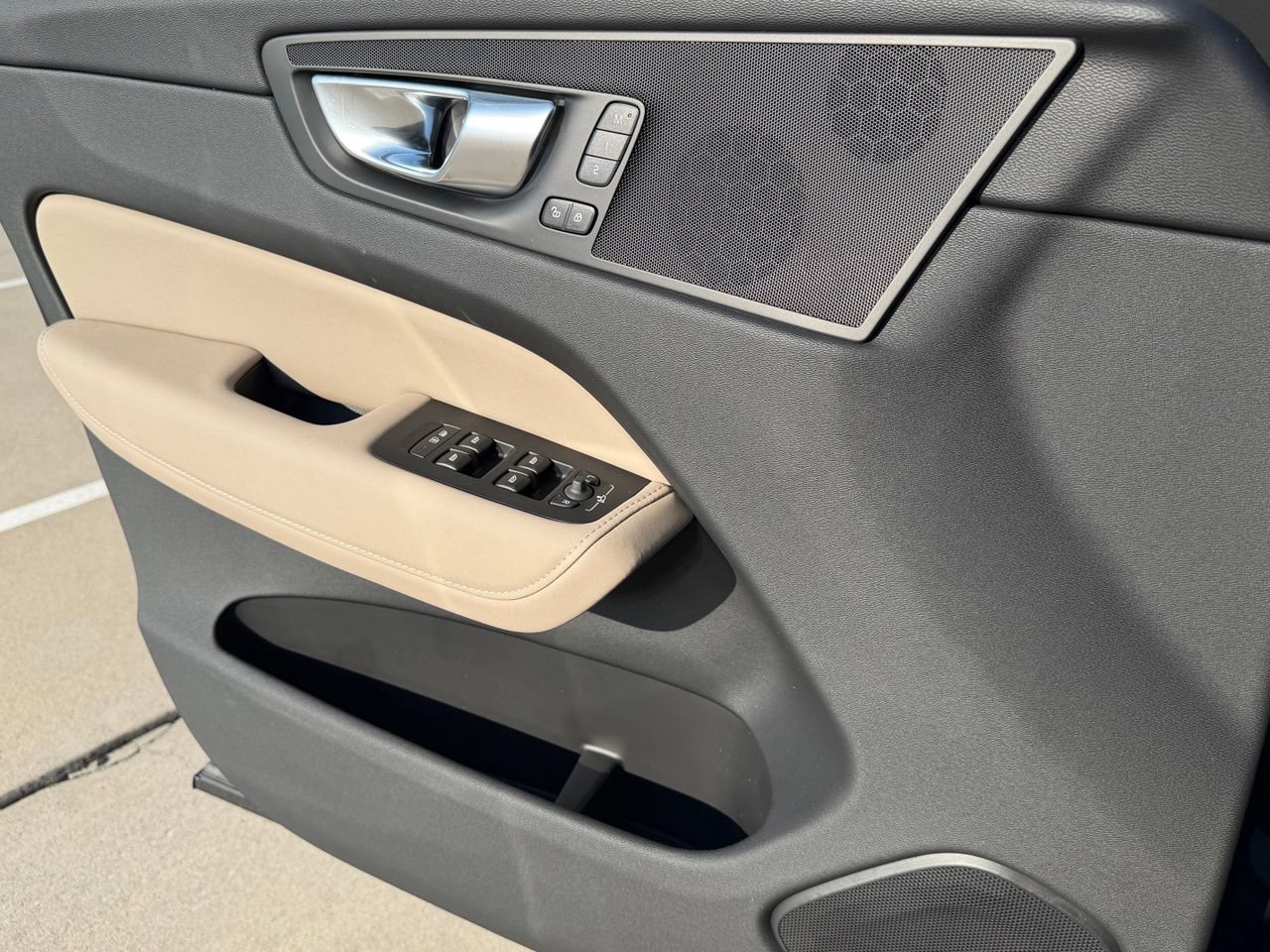 New 2027 Volvo XC60 B5 Core AWD/4WD image 13