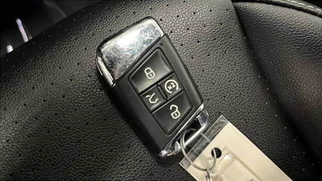 Used 2021 Volkswagen Atlas SE w/ Towing Package image 26