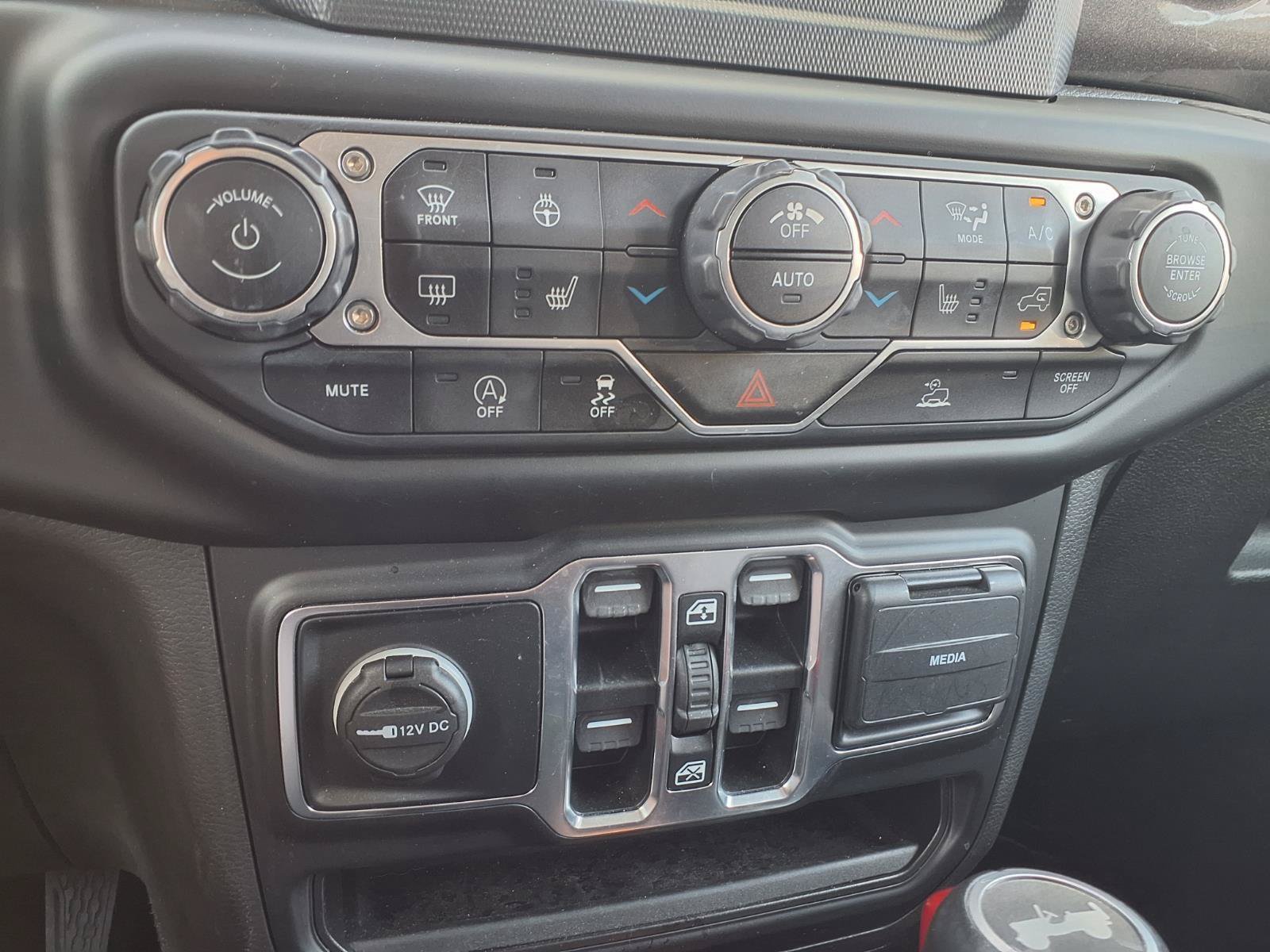 Used 2021 Jeep Wrangler Unlimited Sahara AWD/4WD image 12
