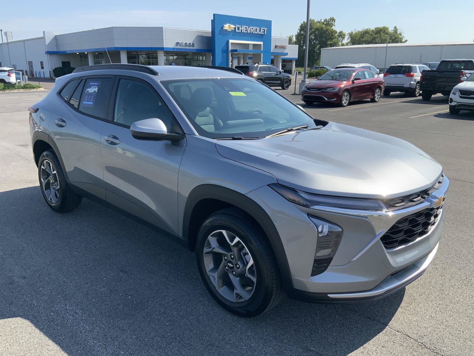 New 2026 Chevrolet Trax LT w/ Driver Confidence Package FWD image 2