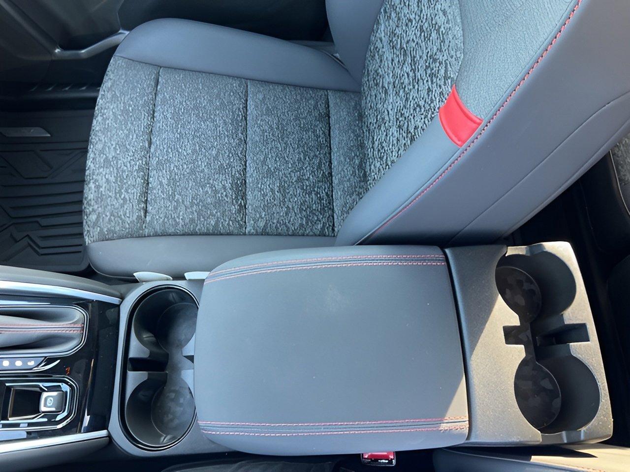 Used 2024 Chevrolet Colorado Z71 w/ Z71 Convenience Package 2 image 18