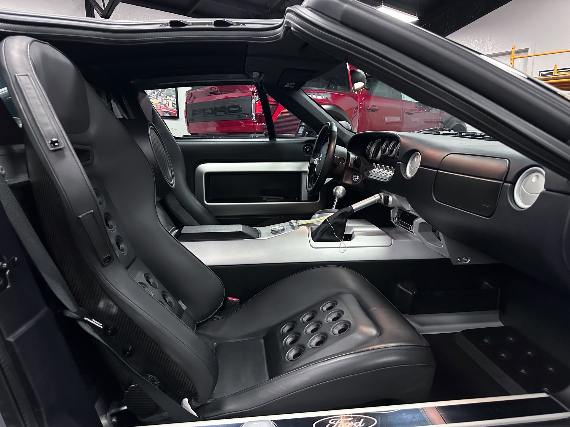 Used 2006 Ford GT image 26