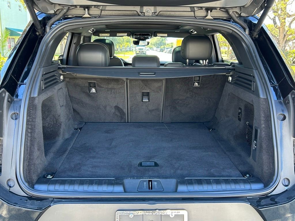 Used 2025 Land Rover Range Rover Sport SE image 46