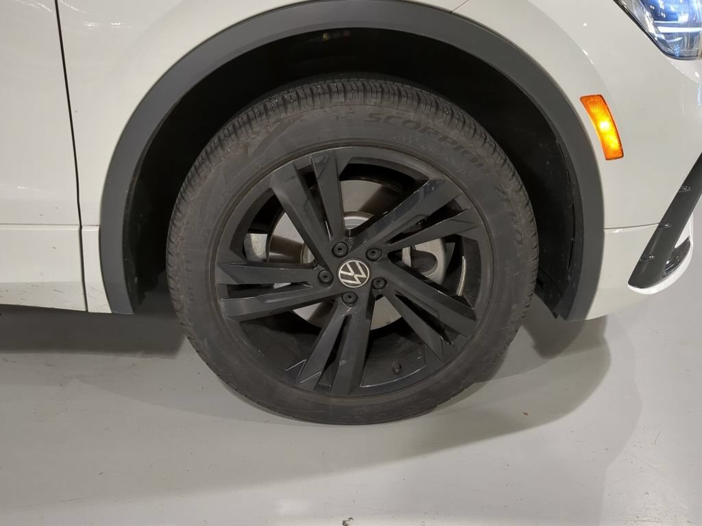 Used 2024 Volkswagen Tiguan SE R-Line AWD/4WD image 6