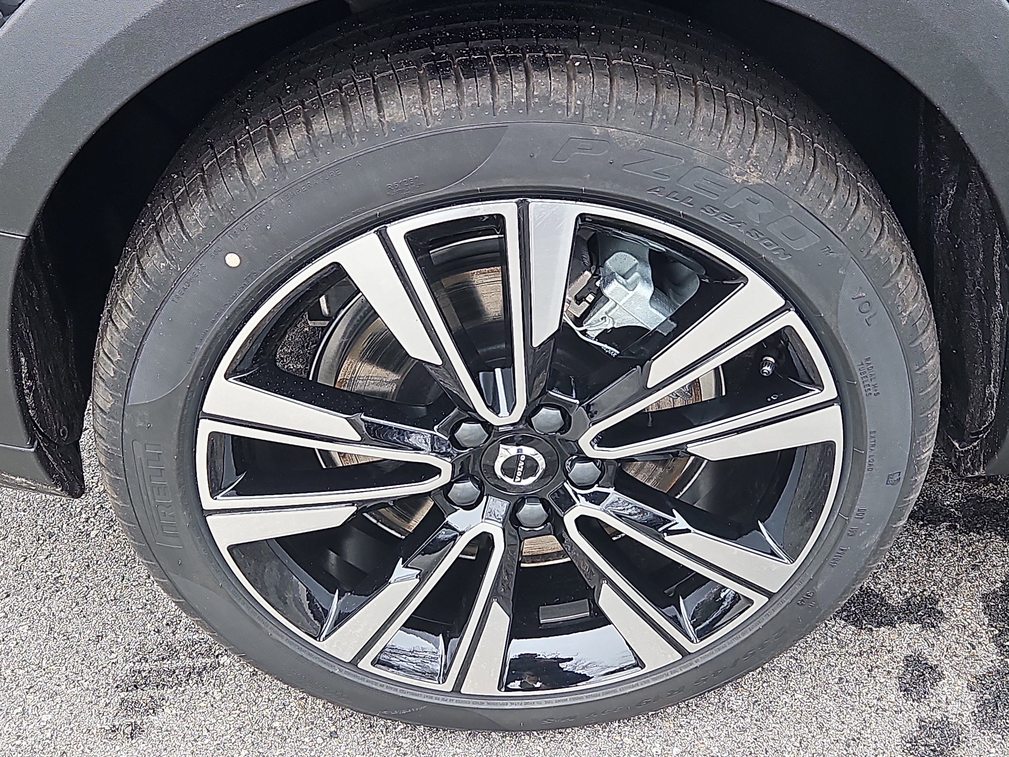 New 2026 Volvo V60 B5 Cross Country Ultra w/ Protection Package Premier image 20