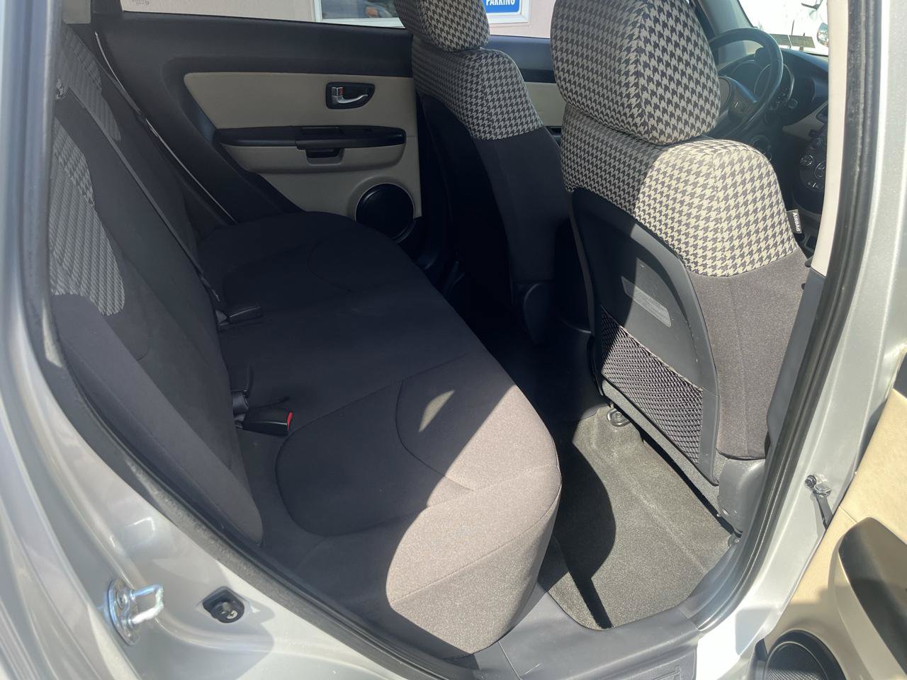 Used 2013 Kia Soul ! FWD image 30
