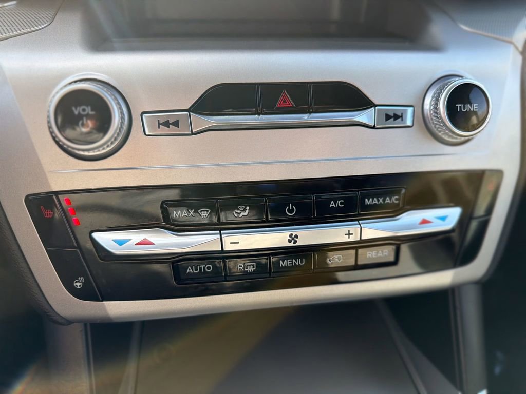 Used 2022 Ford Explorer XLT w/ Equipment Group 202A image 19