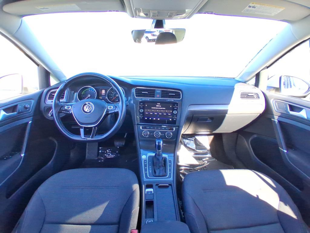 Used 2019 Volkswagen e-Golf SE w/ Driver Assistance Package image 11