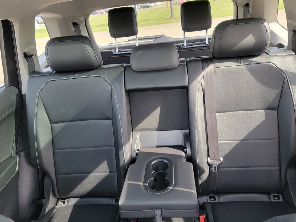 Used 2021 Volkswagen Tiguan SE w/ Panoramic Sunroof Package FWD image 13
