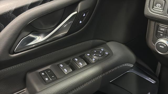 Used 2021 GMC Yukon Denali w/ Denali Premium Package image 22