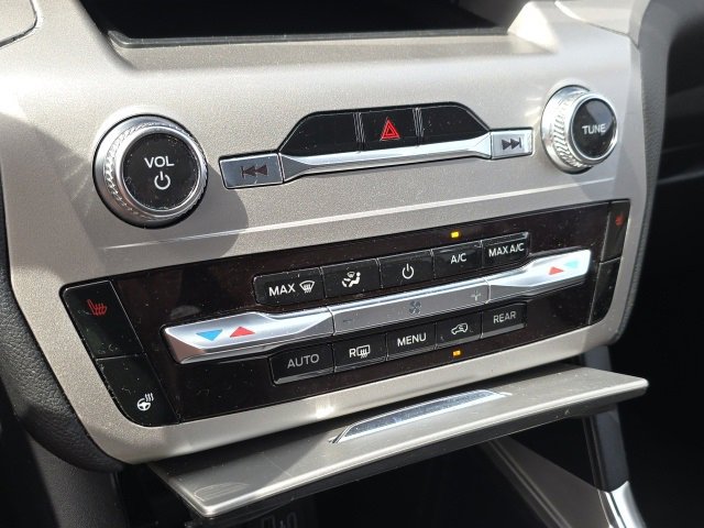 Used 2022 Ford Explorer XLT w/ Equipment Group 202A image 34