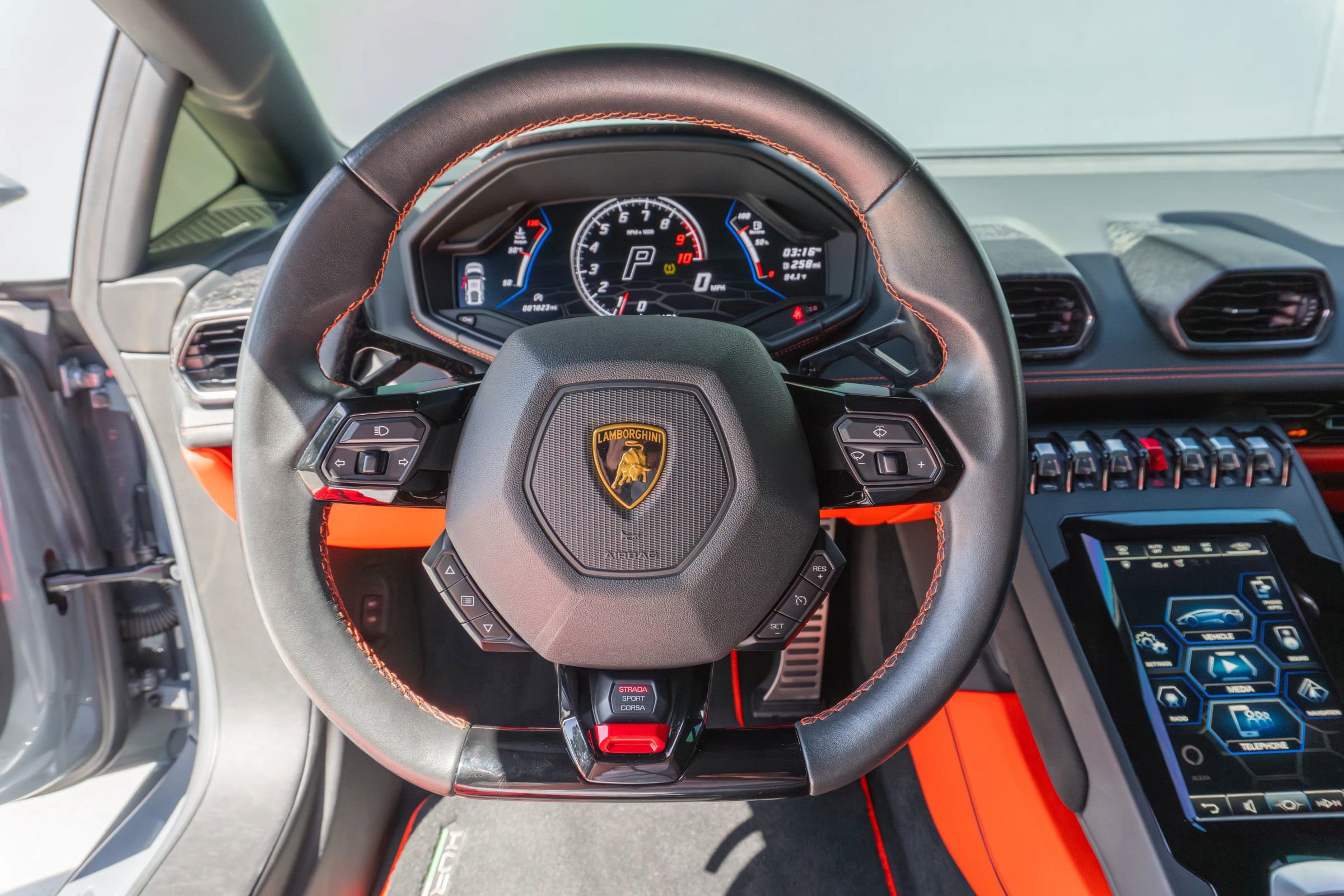 Used 2022 Lamborghini Huracan EVO RWD image 57