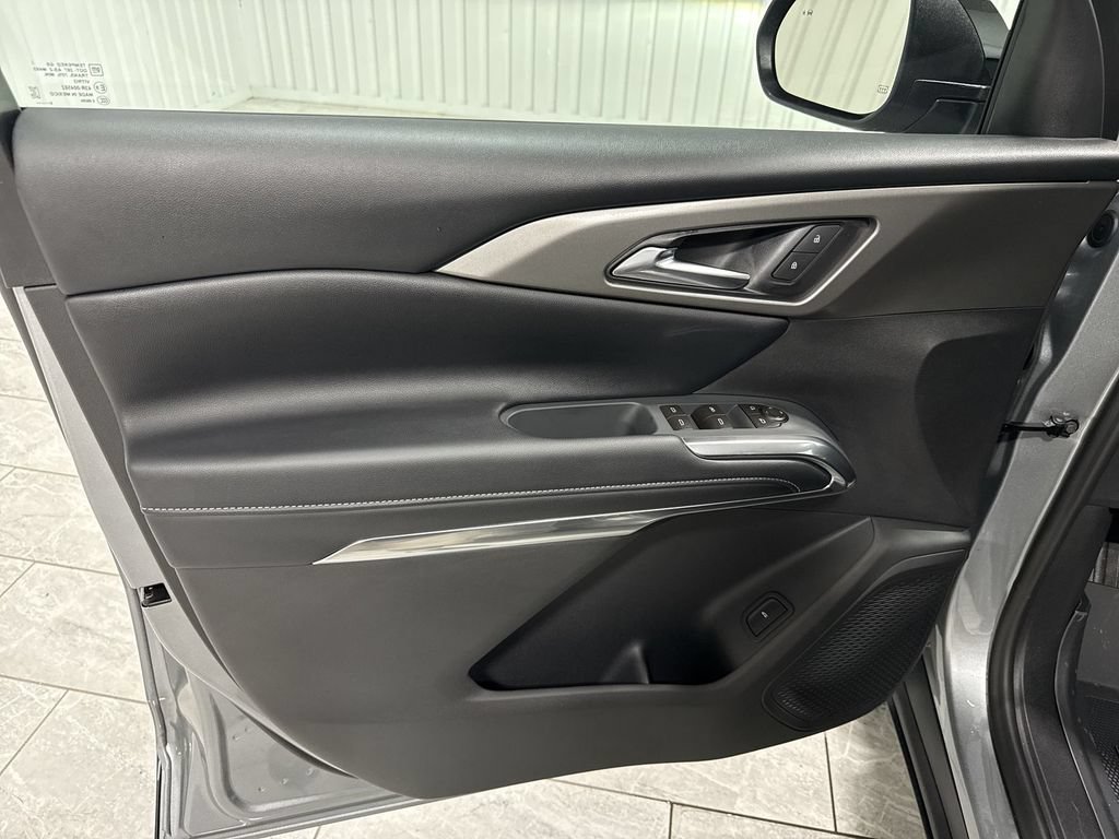 New 2027 Chevrolet Traverse LT w/ Driver Confidence Package FWD image 23