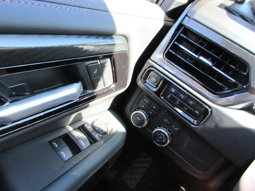 New 2027 GMC Yukon XL AT4 w/ Technology Package AWD/4WD image 16