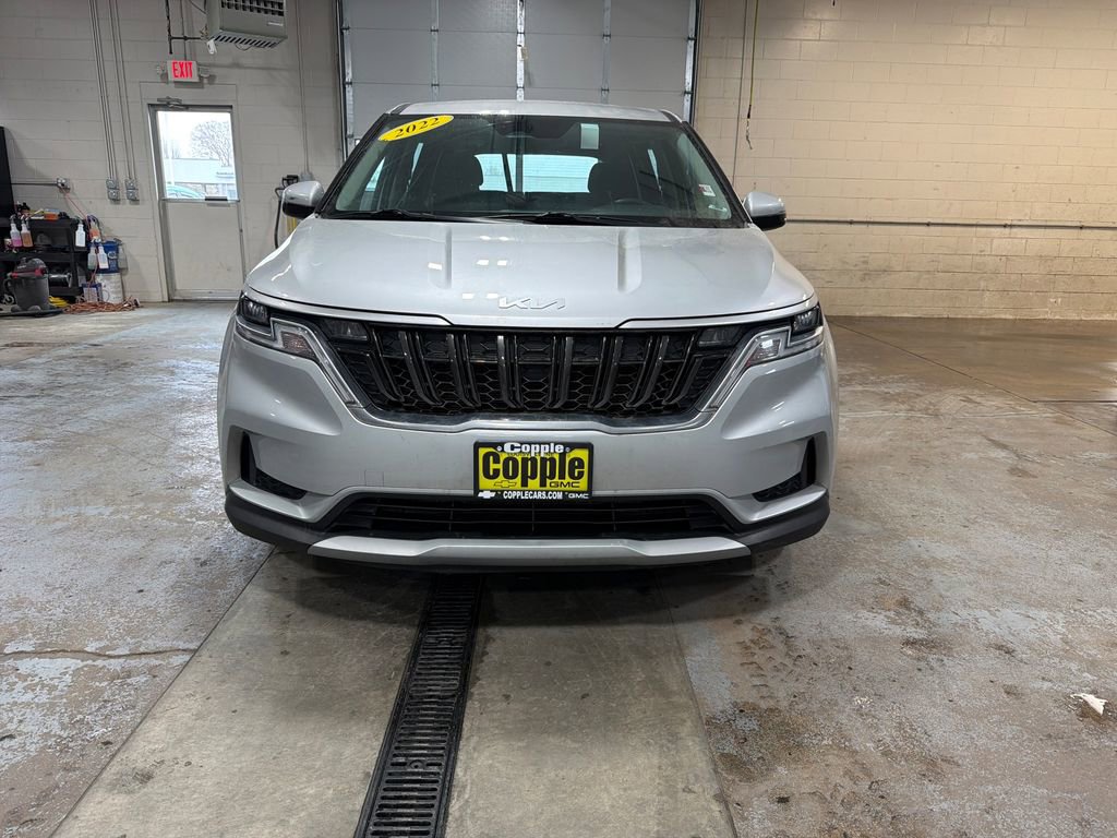 Used 2022 Kia Carnival LX image 3