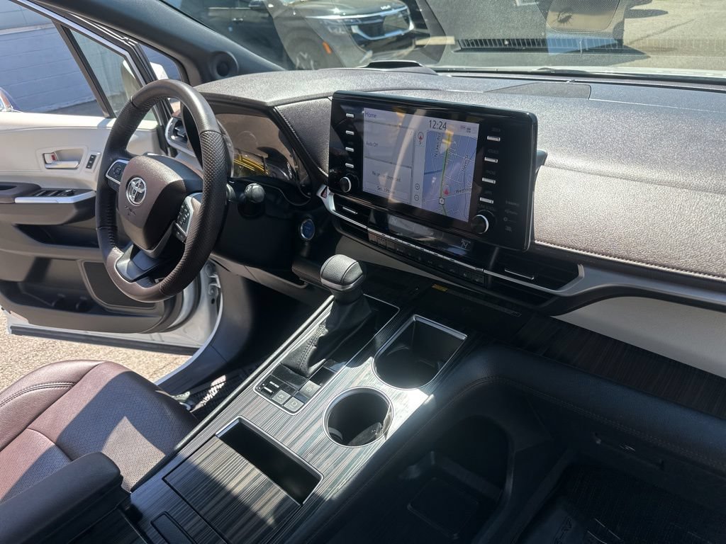 Used 2023 Toyota Sienna Platinum AWD/4WD image 89