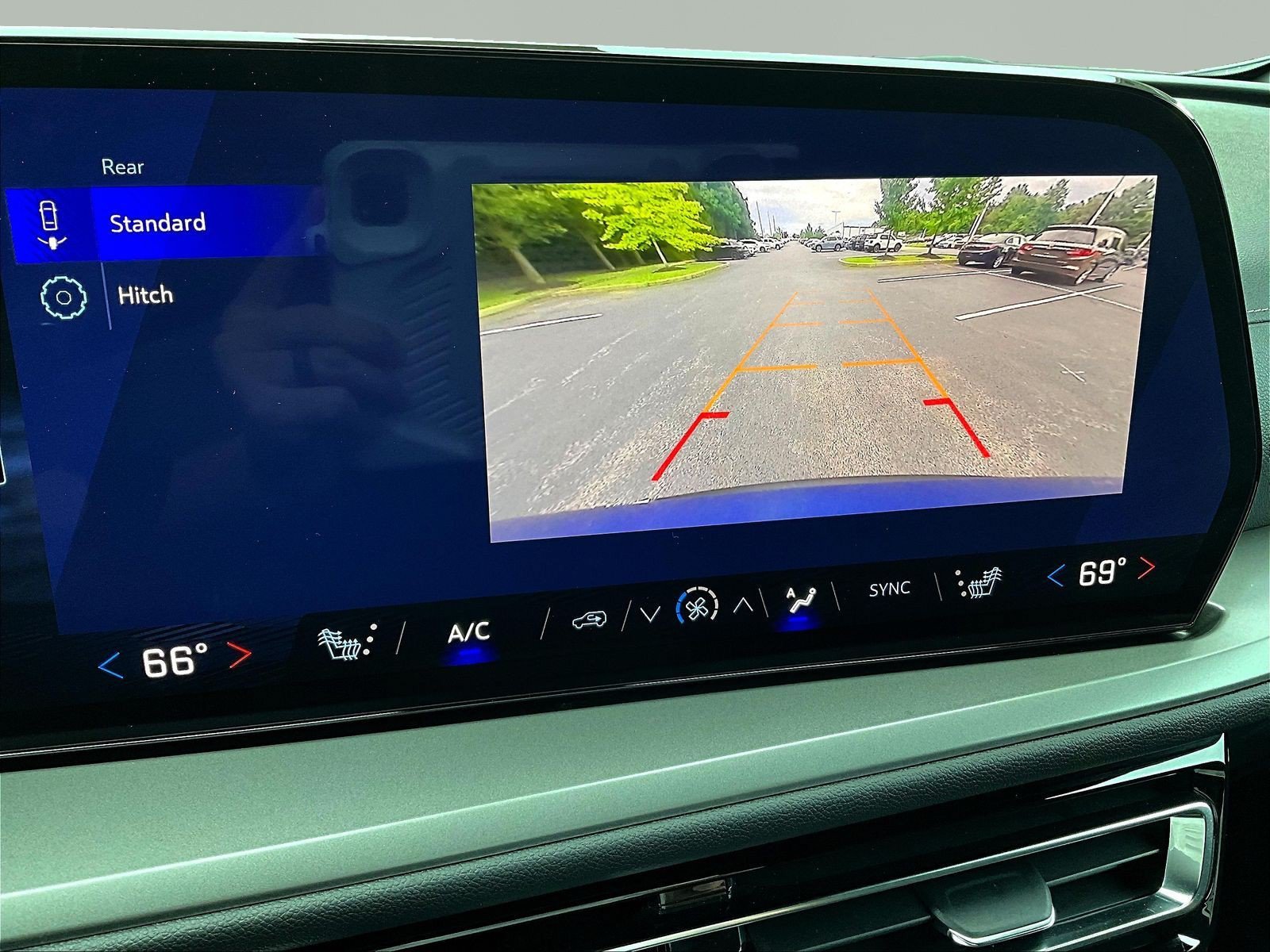 Used 2025 Chevrolet Traverse LT w/ Sun and Wheel Package AWD/4WD image 14