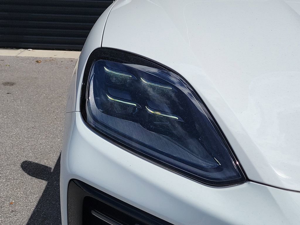 New 2025 Porsche Cayenne image 15