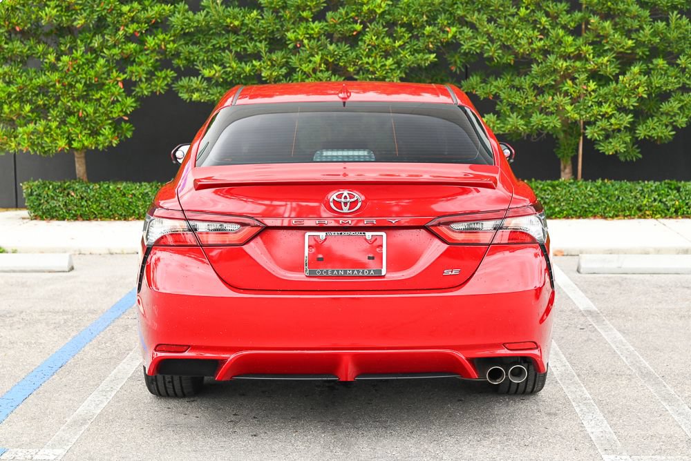 Used 2022 Toyota Camry SE FWD image 3