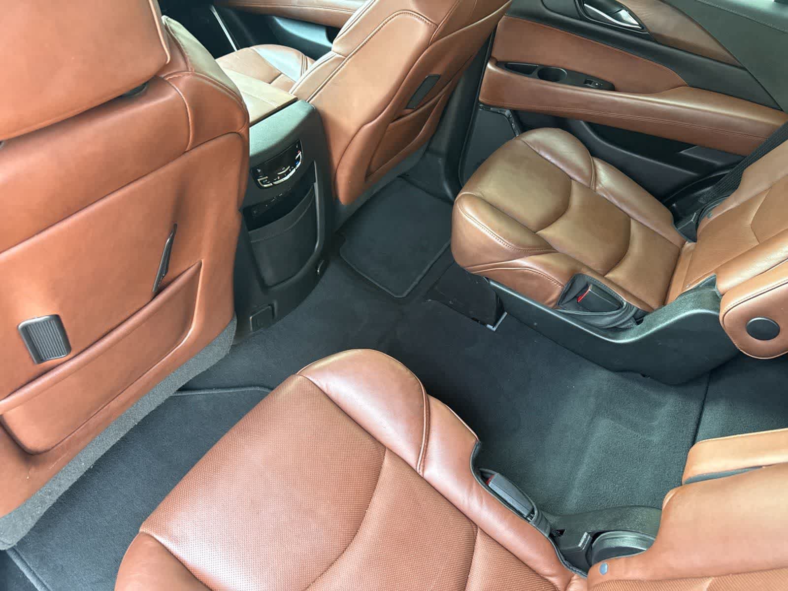 Used 2020 Cadillac Escalade Premium Luxury AWD/4WD image 4