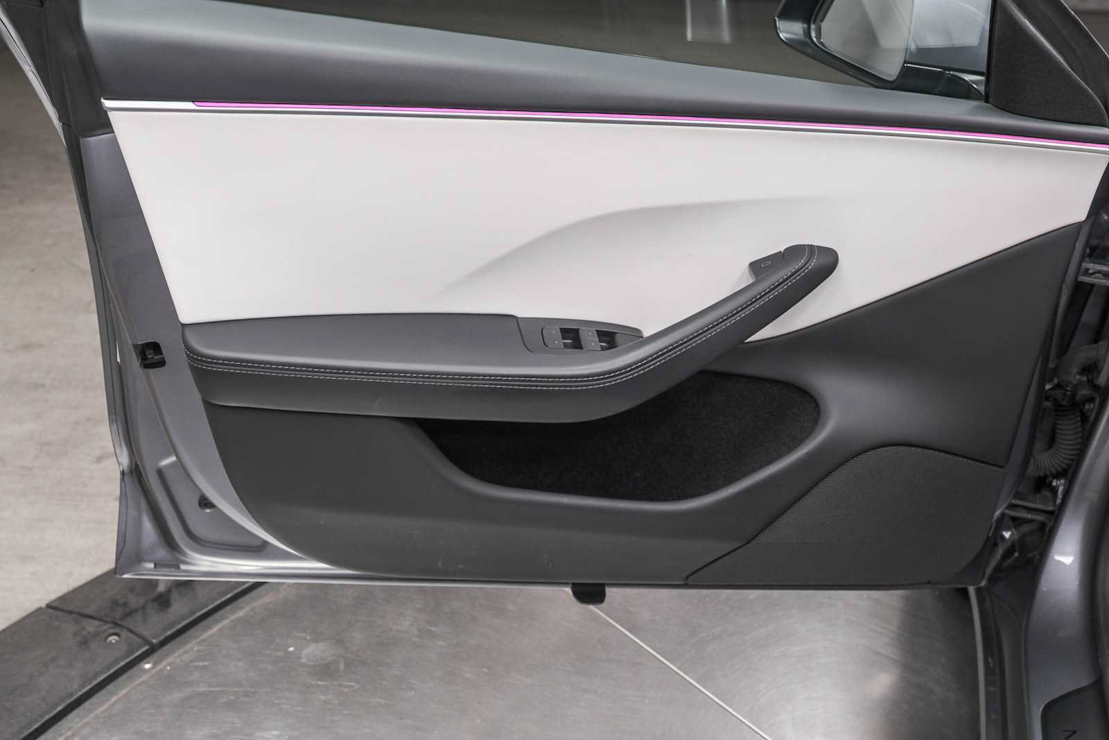 Used 2024 Tesla Model 3 Standard Range RWD image 18