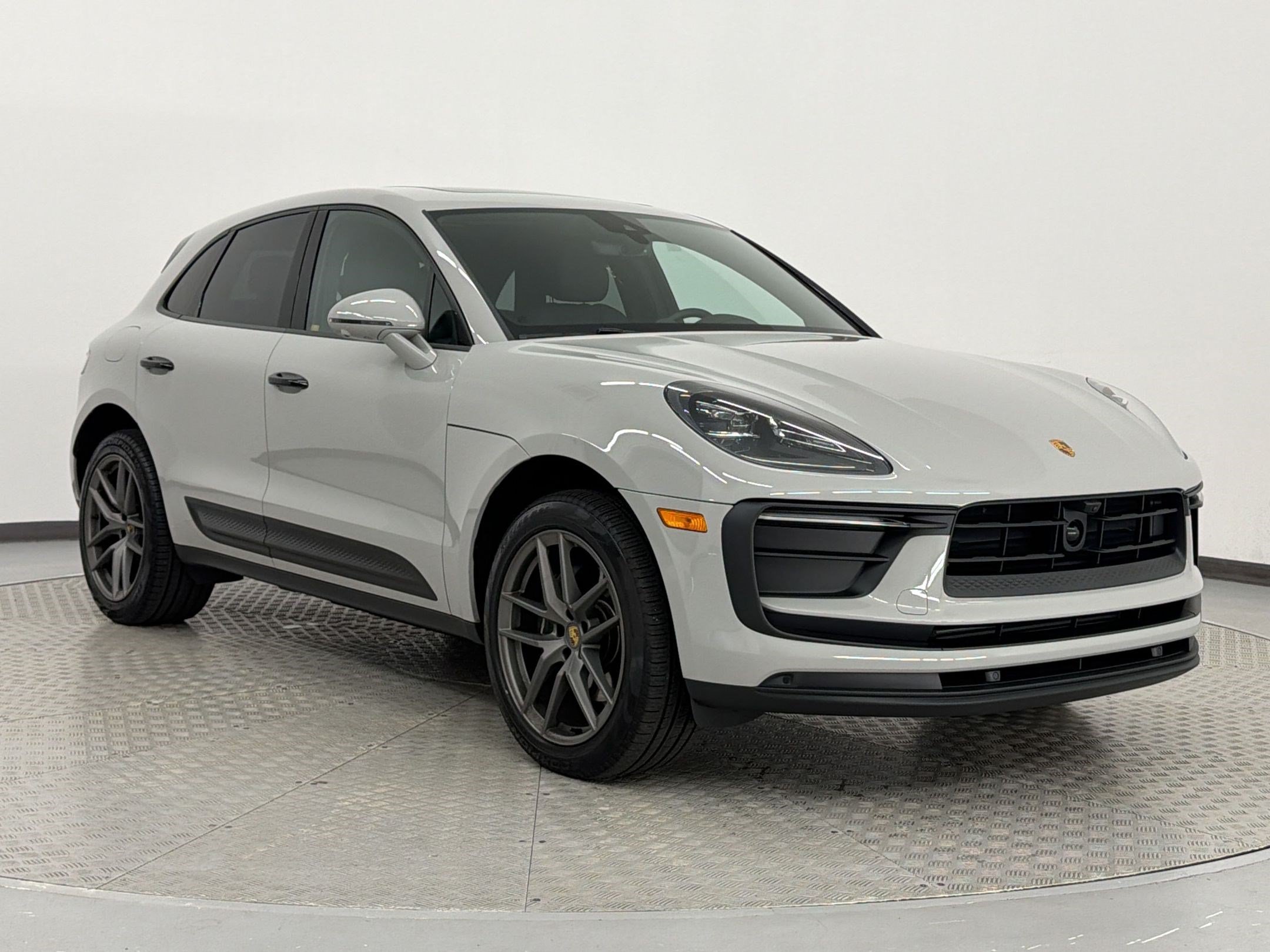 Used 2026 Porsche Macan AWD/4WD image 6