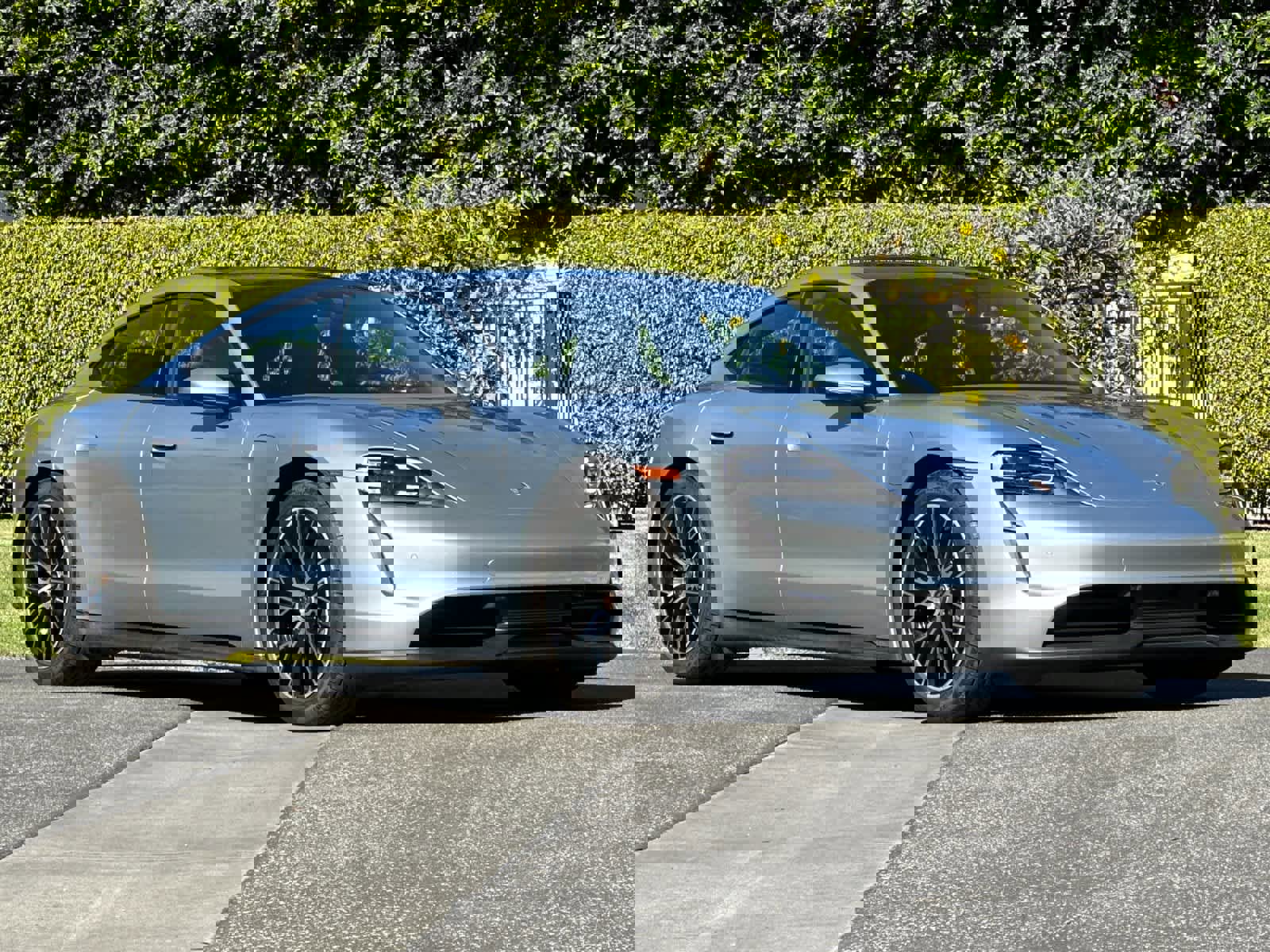 Used 2022 Porsche Taycan image 10