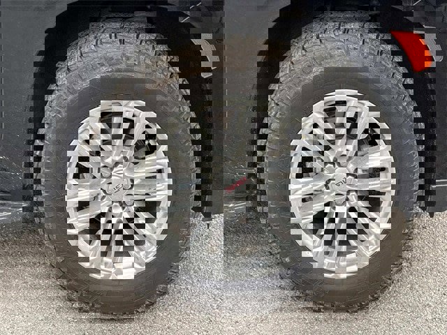 Used 2021 GMC Yukon XL SLT image 9