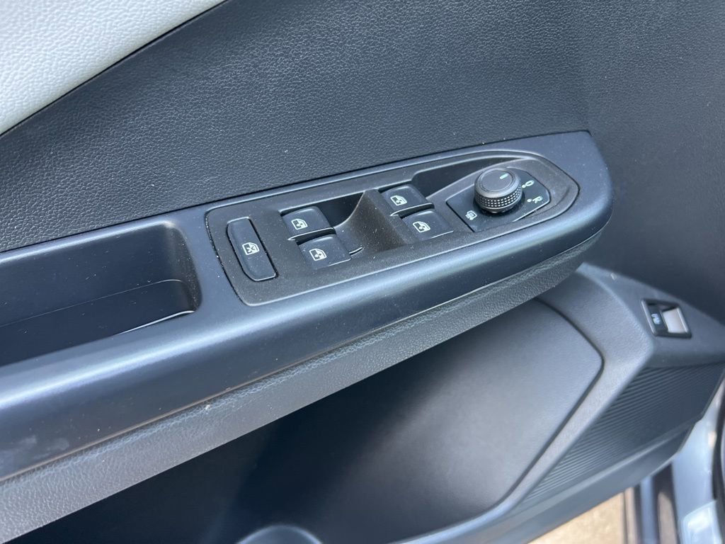 Used 2024 Volkswagen Taos SE image 35