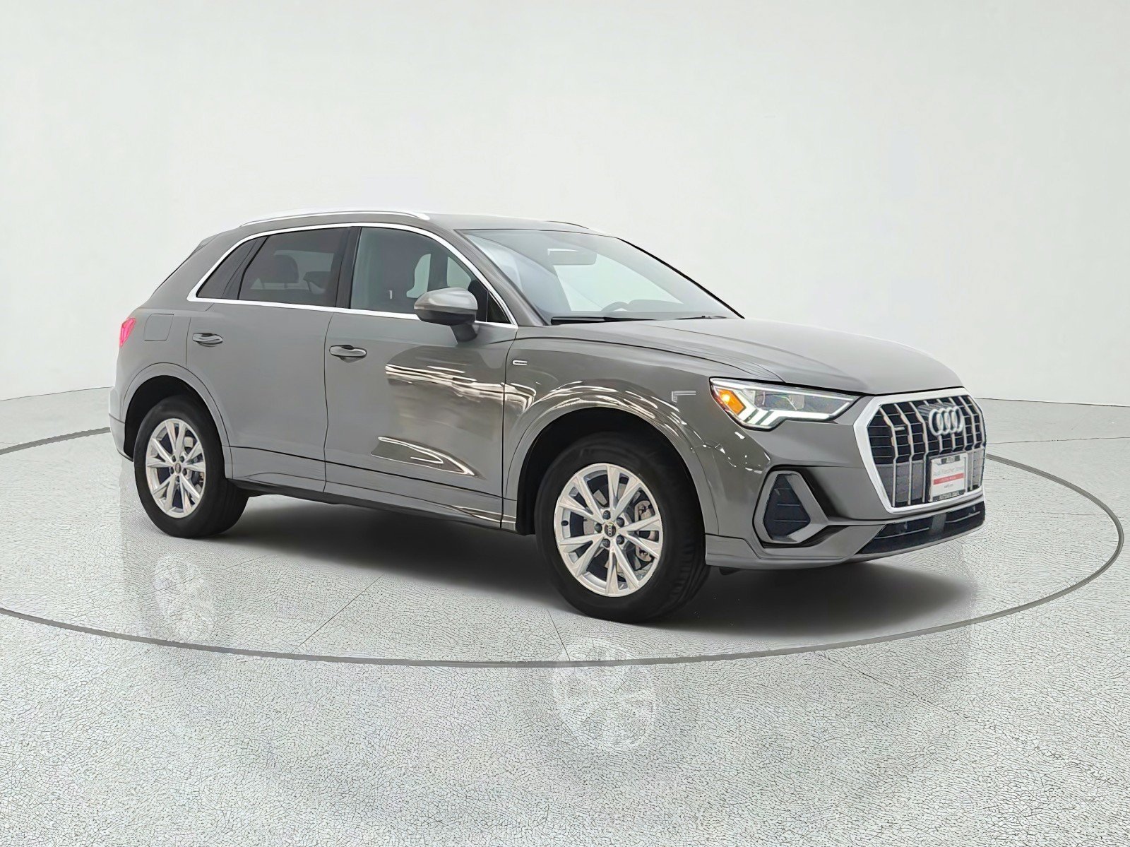 Used 2024 Audi Q3 2.0T Premium w/ Convenience Package AWD/4WD image 4