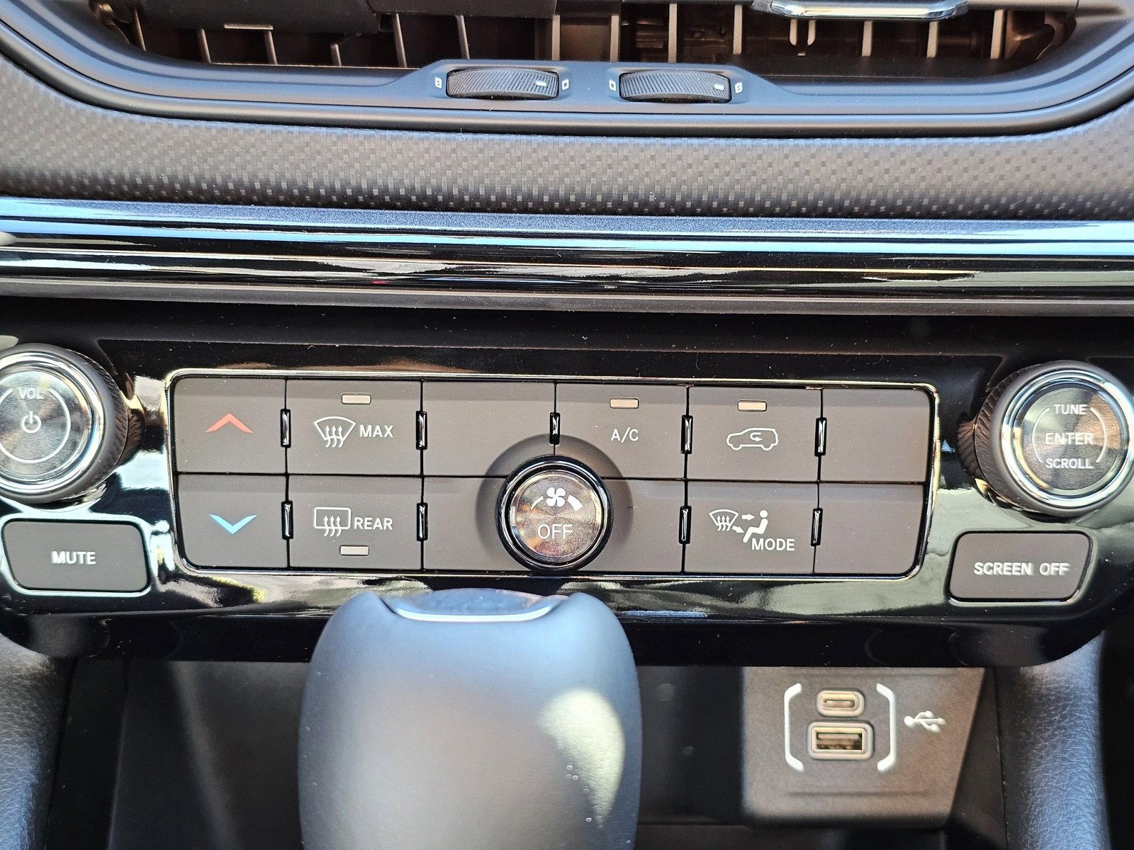 New 2026 Jeep Compass Latitude image 13