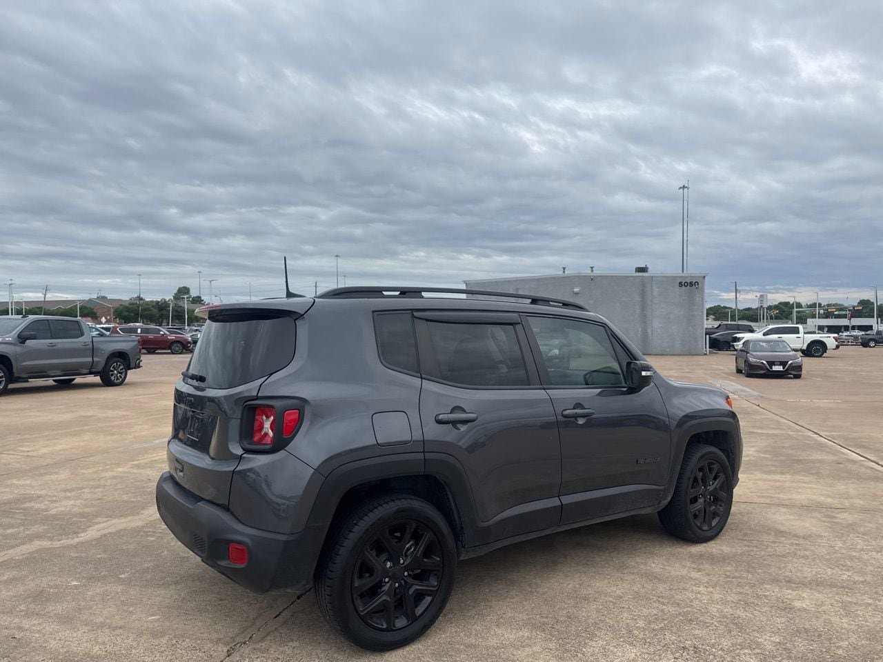 Used 2023 Jeep Renegade Altitude AWD/4WD image 17