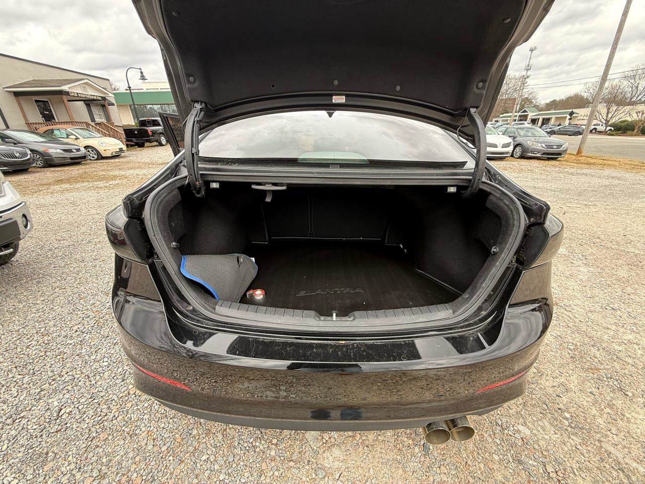 Used 2017 Hyundai Elantra Value Edition w/ Cargo Package image 30