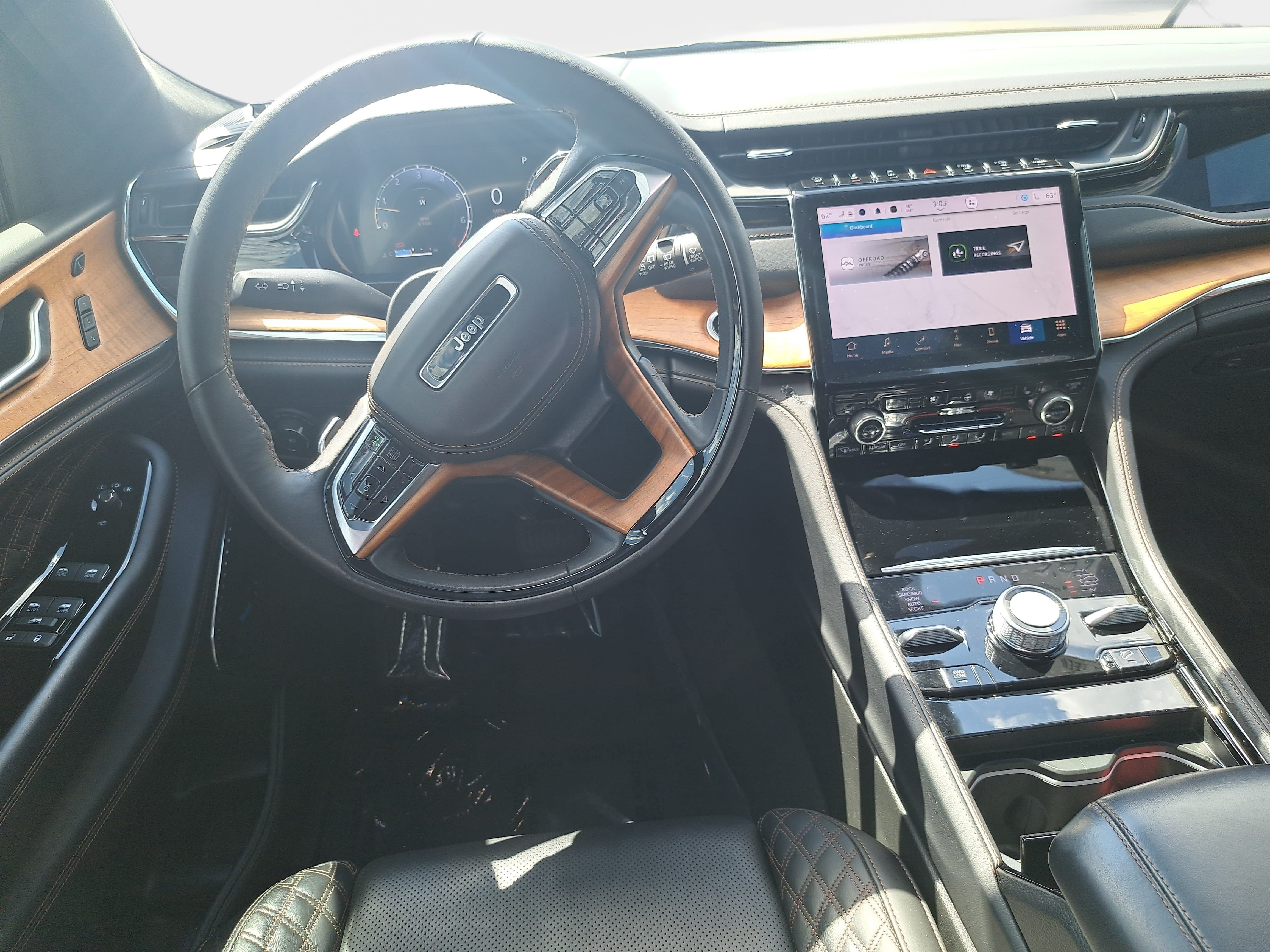Used 2024 Jeep Grand Cherokee L Summit AWD/4WD image 18
