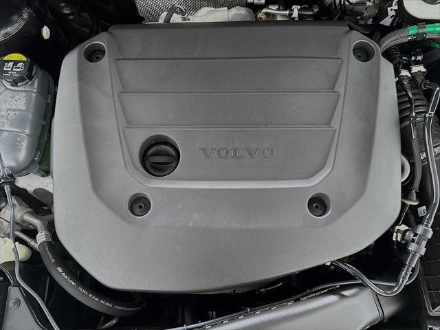Used 2023 Volvo XC40 B5 Plus w/ Driver Assist Package AWD/4WD image 29