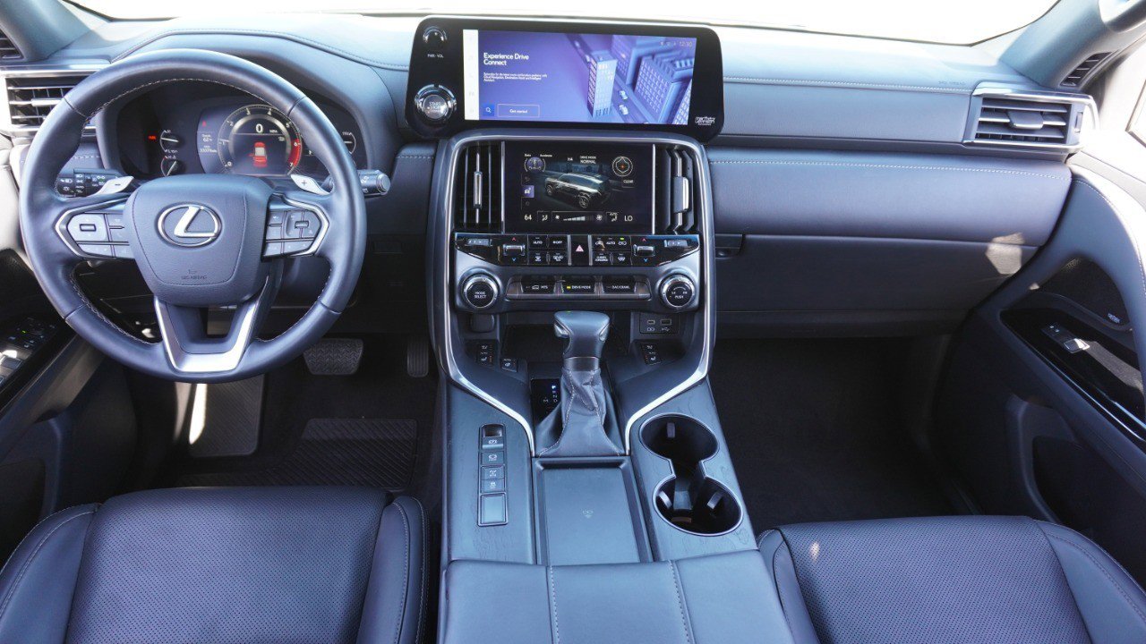 Used 2023 Lexus LX 600 4WD w/ Appearance Package image 30