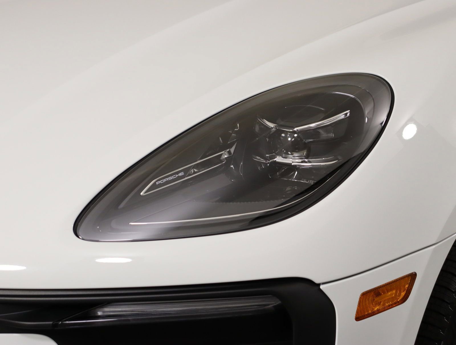 Used 2025 Porsche Macan image 10
