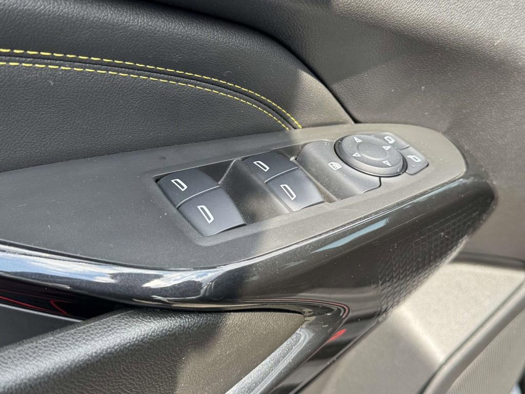 Used 2024 Chevrolet Trax LT FWD image 19