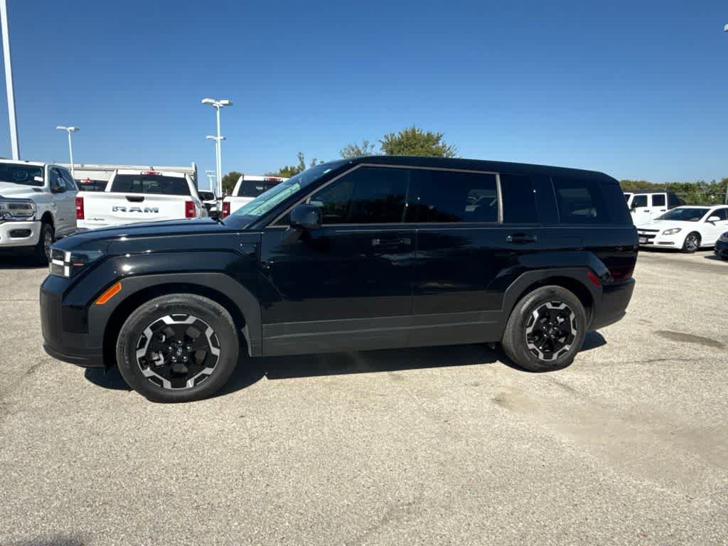 Used 2026 Hyundai Santa Fe SE FWD image 2